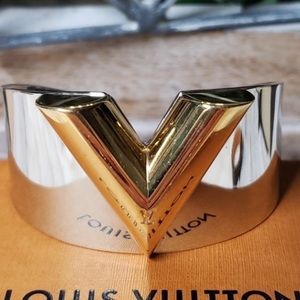 LV Essential V cuff Bracelet